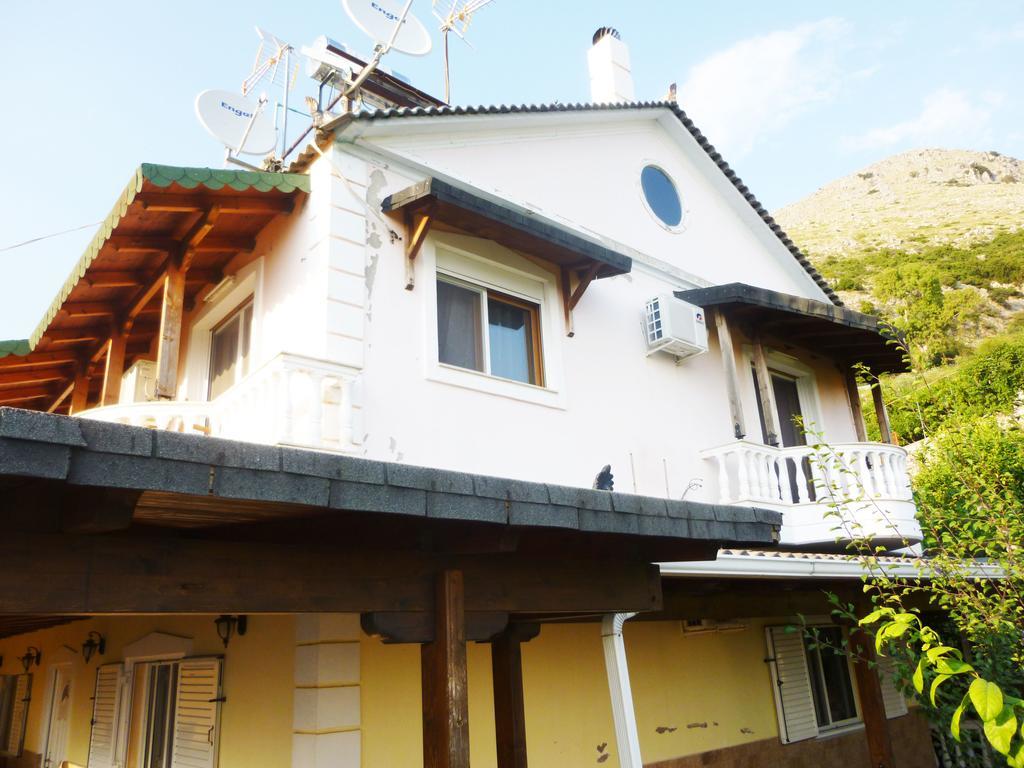 Vila Altini Borsh Exteriér fotografie